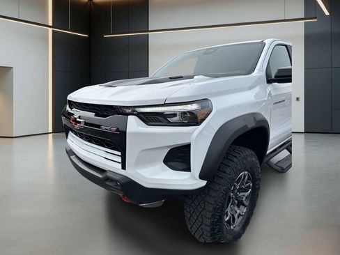 Used 2025 Chevrolet Colorado ZR2 w/ Technology Package AWD/4WD image 10