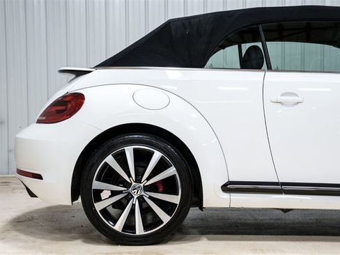 Used 2014 Volkswagen Beetle R-Line FWD image 21