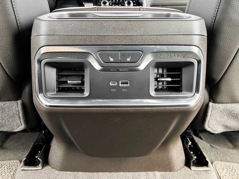 Used 2024 GMC Sierra 2500 Denali image 21