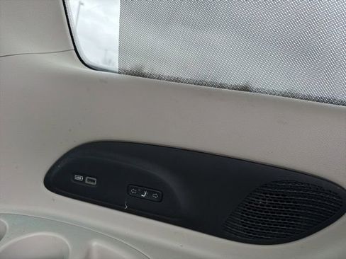 Used 2017 Chrysler Pacifica Limited image 11