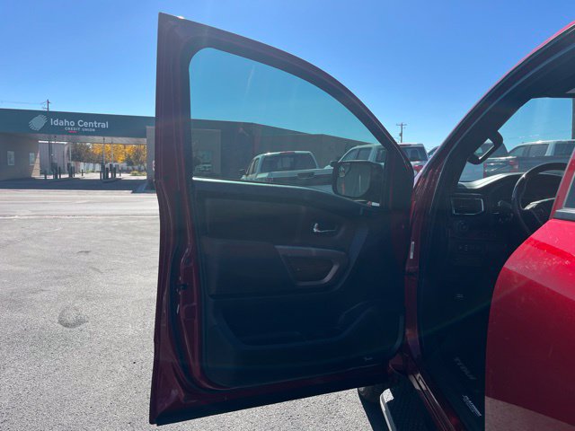 Used 2021 Nissan Titan 4x4 Crew Cab image 24