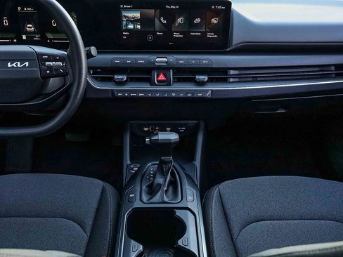 Certified 2025 Kia K4 FWD image 10