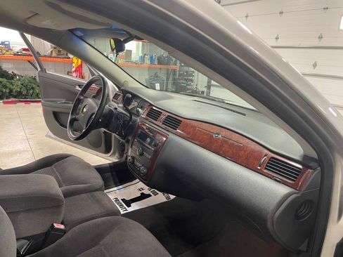 Used 2006 Chevrolet Impala LT w/ Preferred Equipment Group FWD image 21