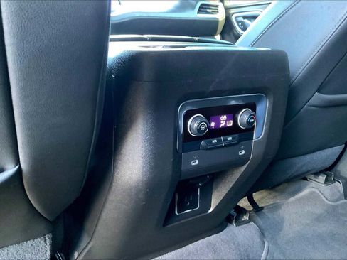 Used 2021 Chevrolet Tahoe LT image 32