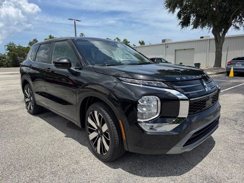 New 2025 Mitsubishi Outlander SE image 10