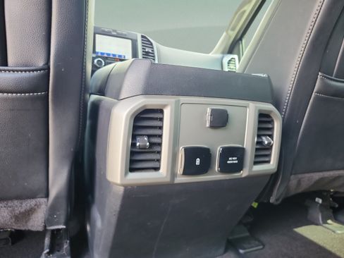 Used 2019 Ford F150 Lariat w/ Trailer Tow Package RWD image 19