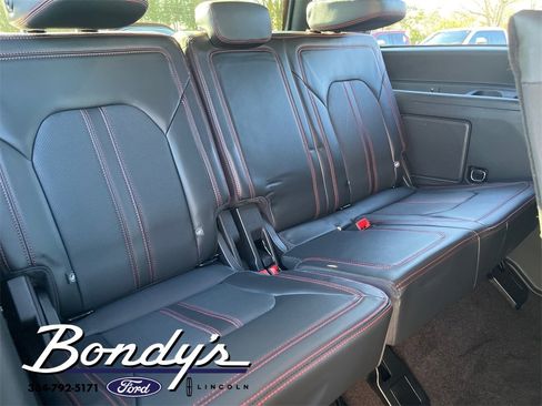 Used 2022 Ford Expedition Limited image 17