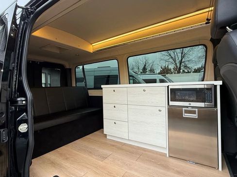 Used 2020 Mercedes-Benz Sprinter 2500 w/ Driver Convenience Package image 6