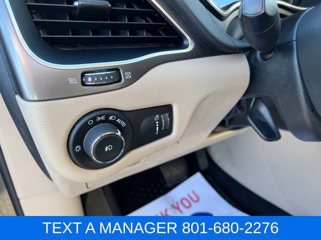 Used 2019 Jeep Cherokee Latitude w/ Cold Weather Group FWD image 21