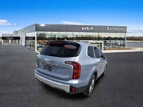 Used 2024 Kia Telluride LX AWD/4WD image 4