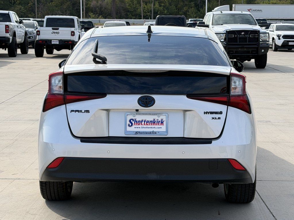 Used 2022 Toyota Prius FWD image 5