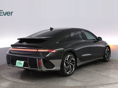 Used 2023 Hyundai Ioniq 6 Limited image 3