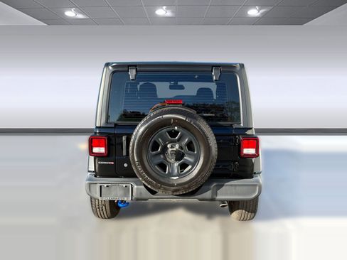 Used 2022 Jeep Wrangler Sport image 9
