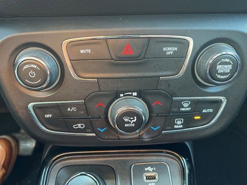 Used 2019 Jeep Compass Limited image 18