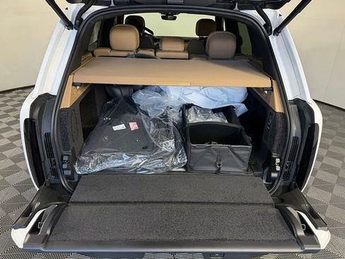 New 2026 Land Rover Range Rover SE image 17