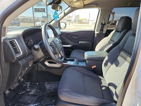 Used 2023 Nissan Frontier SV image 10