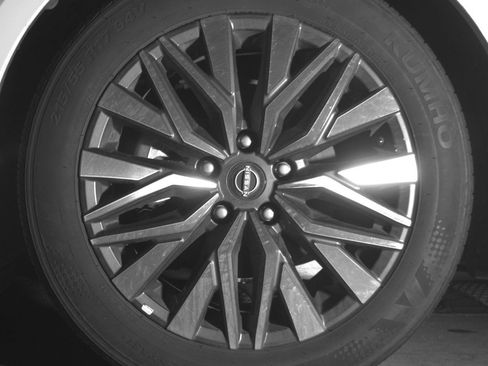 Used 2025 Nissan Altima 2.5 SV image 12