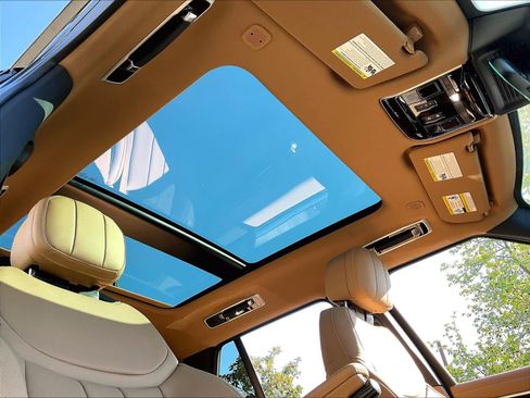 New 2026 Land Rover Range Rover SE image 29