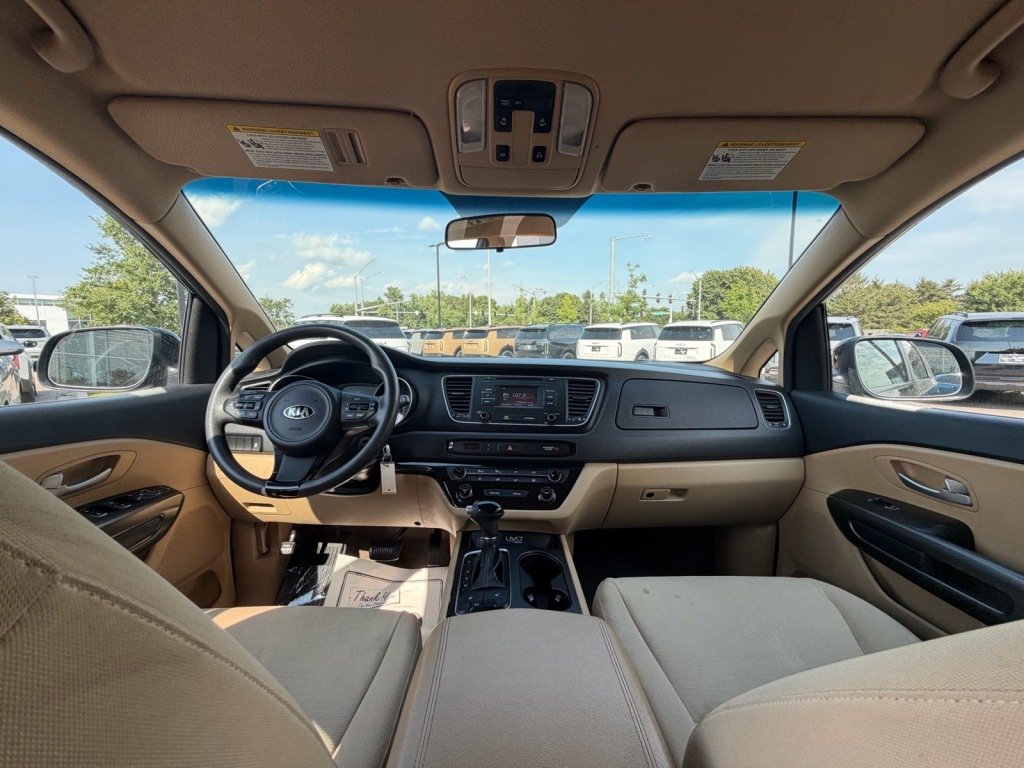 Used 2015 Kia Sedona LX w/ LX Convenience Package FWD image 9