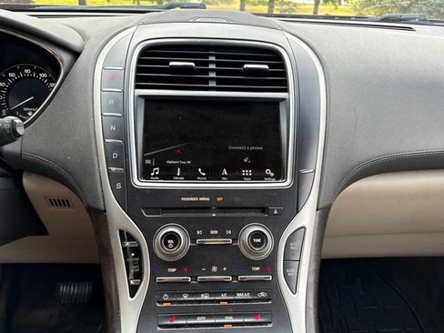 Used 2016 Lincoln MKX Select w/ Select Plus Package AWD/4WD image 8