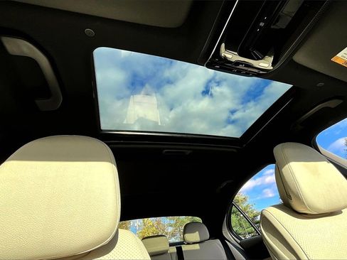 Certified 2023 Mercedes-Benz C 300 4MATIC Sedan image 17