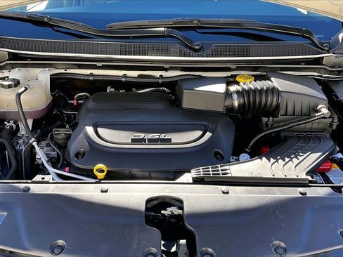 Certified 2024 Chrysler Pacifica Touring-L image 35