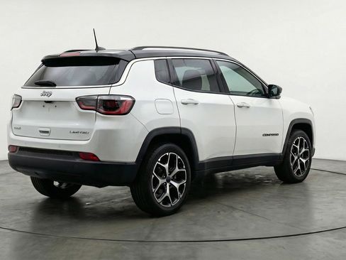 Used 2025 Jeep Compass Limited image 9