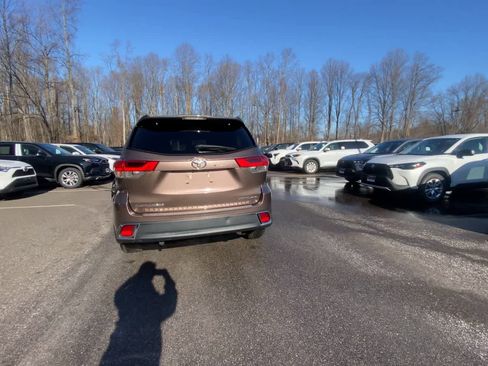 Used 2017 Toyota Highlander Limited image 13