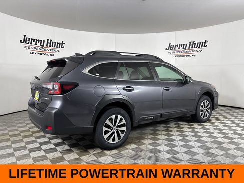 Used 2025 Subaru Outback Premium AWD/4WD image 6
