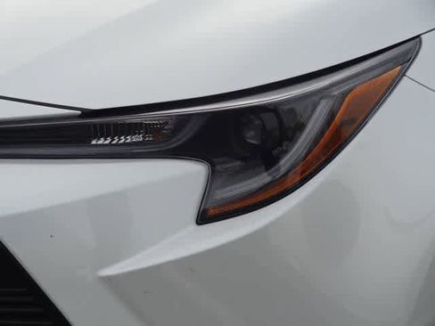 Used 2025 Toyota Corolla LE image 19