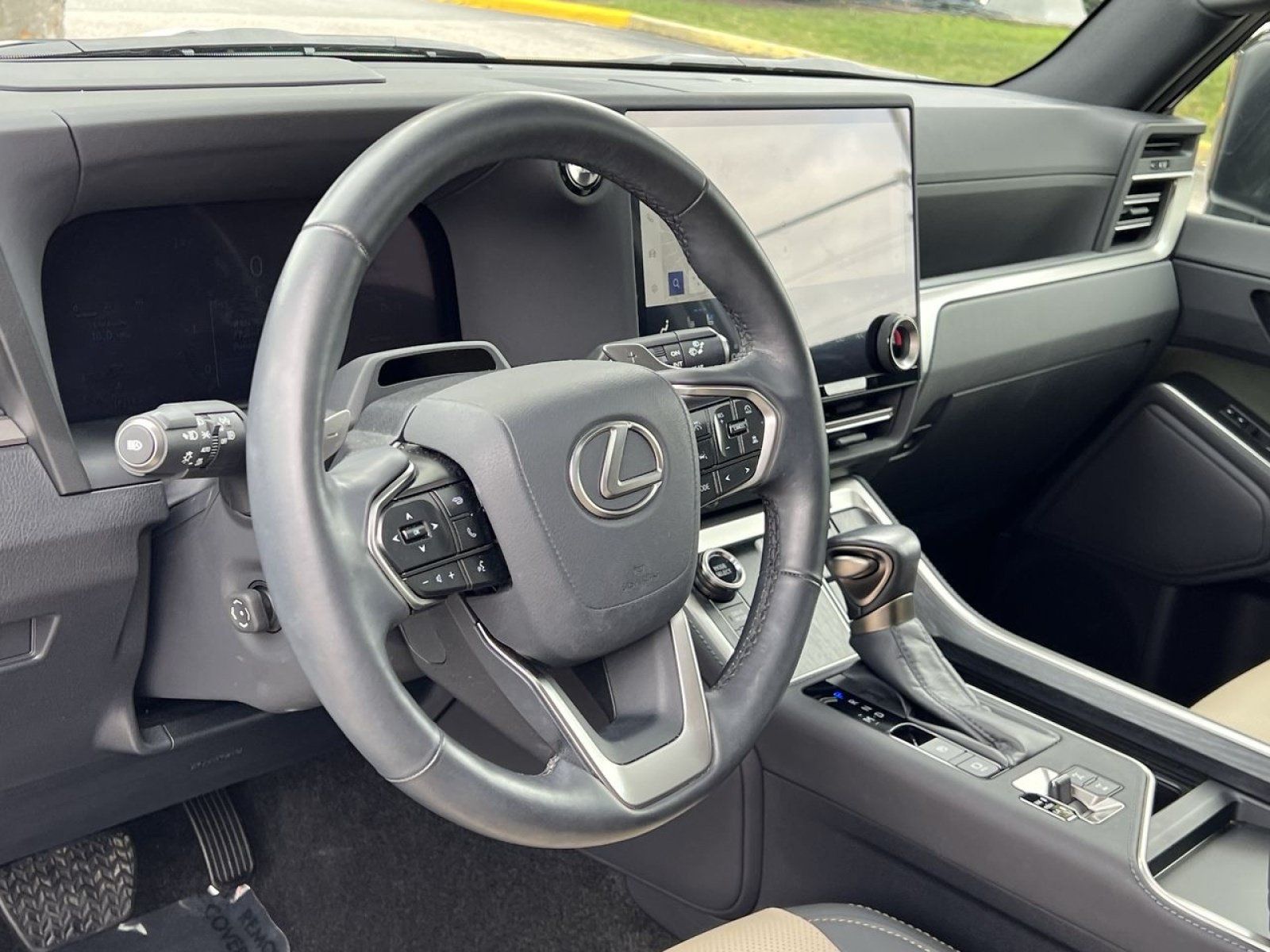 Used 2024 Lexus GX 550 AWD/4WD image 13