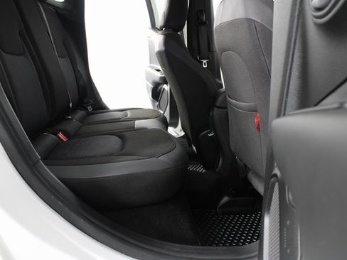 Used 2023 Jeep Renegade Trailhawk image 18