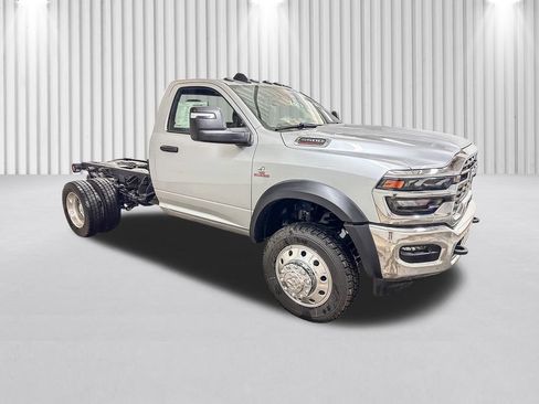 New 2026 RAM 5500 Tradesman w/ Chrome Appearance Group AWD/4WD image 2