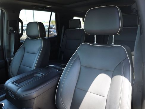 Used 2021 GMC Yukon SLT w/ SLT Premium Package AWD/4WD image 17
