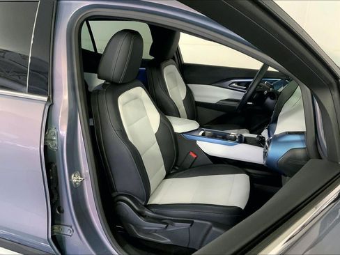 Used 2025 Chevrolet Equinox EV LT FWD image 7