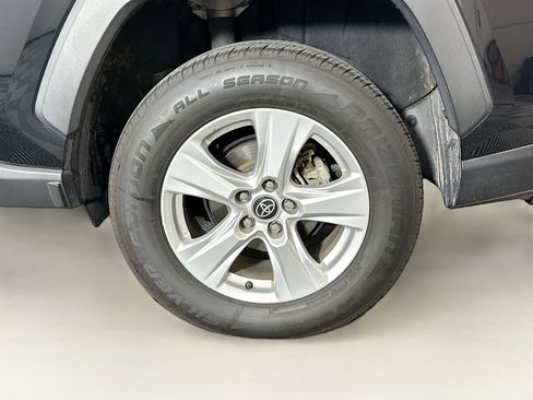 Used 2021 Toyota RAV4 XLE image 11