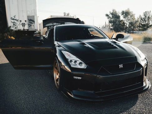 Used 2019 Nissan GT-R Premium w/ Premium Interior Package AWD/4WD image 16