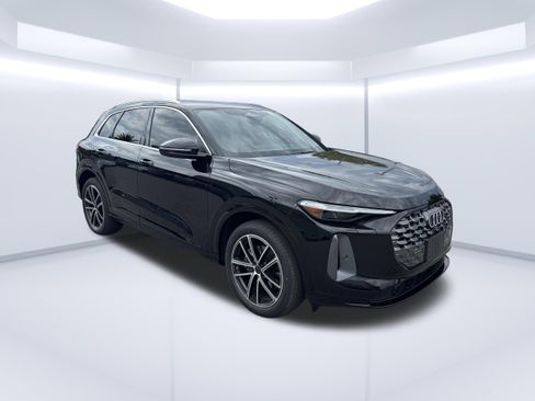 Used 2025 Audi Q5 Prestige AWD/4WD image 1