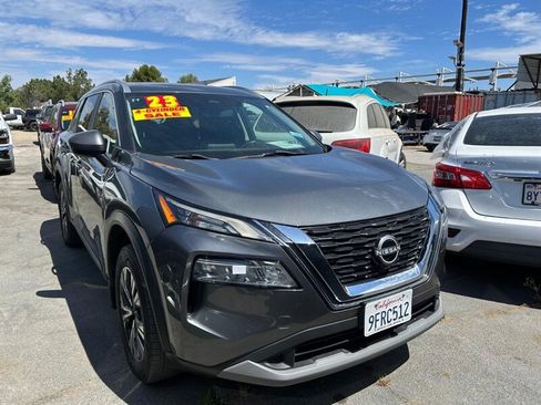 Used 2023 Nissan Rogue SV w/ SV Premium B Package FWD image 2