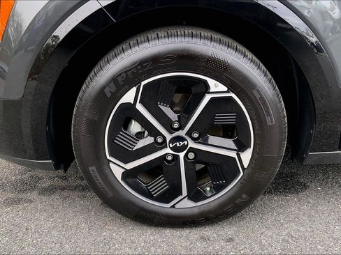 Used 2023 Kia Niro SX image 10