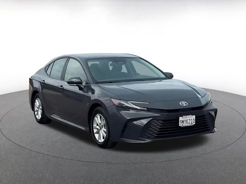 Used 2025 Toyota Camry LE image 3