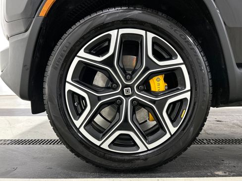 Used 2023 Rivian R1S Adventure AWD/4WD image 9