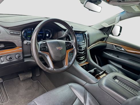 Used 2019 Cadillac Escalade Luxury AWD/4WD image 7