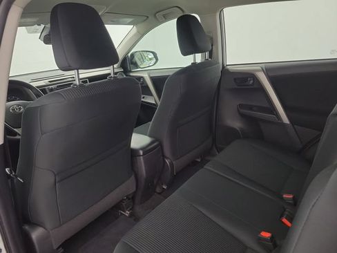 Used 2018 Toyota RAV4 LE AWD/4WD image 14