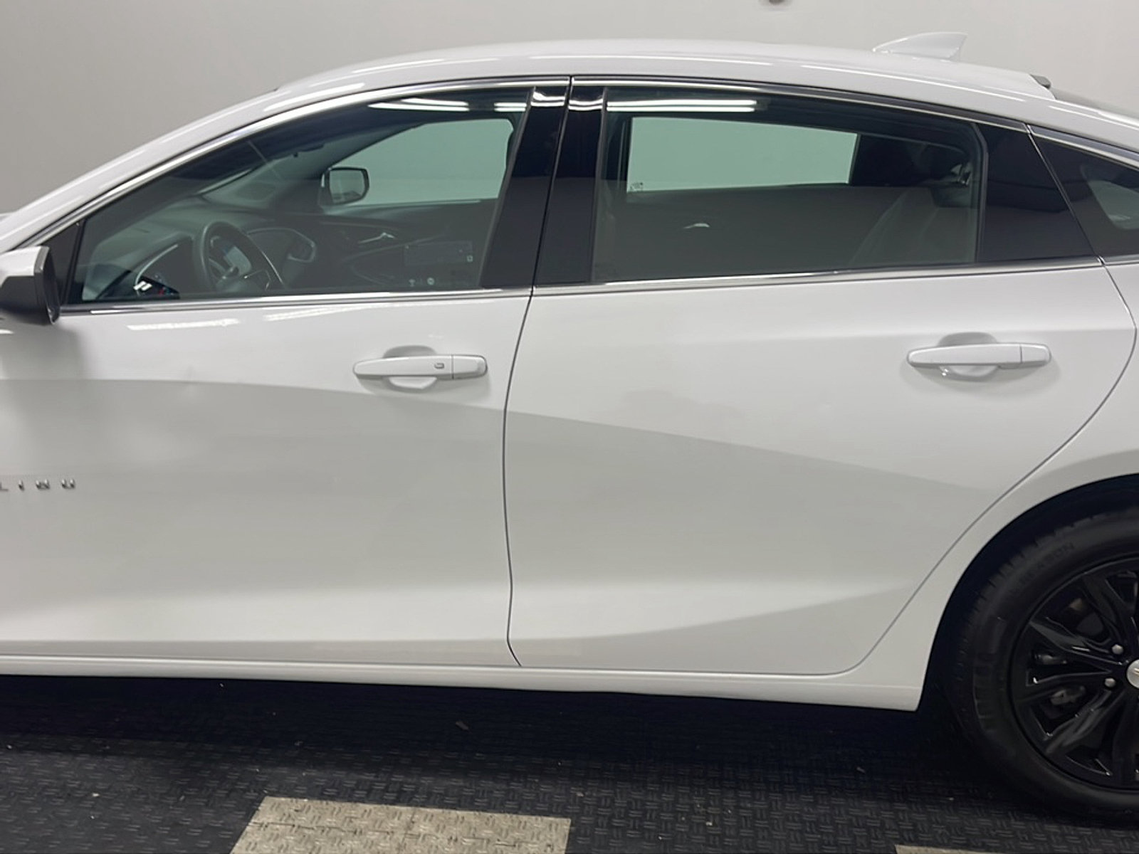 Used 2024 Chevrolet Malibu LT FWD image 13