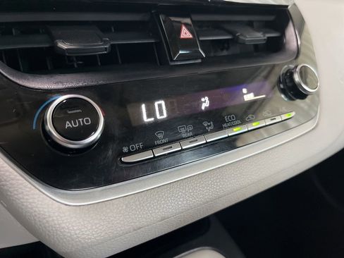 Used 2021 Toyota Corolla LE FWD image 16