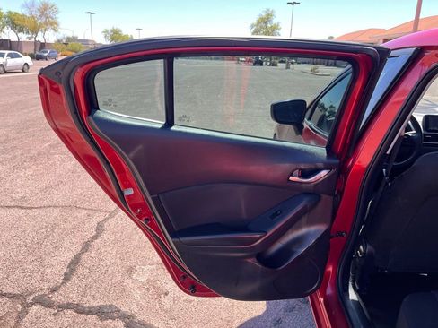 Used 2014 MAZDA MAZDA3 i Sport image 23