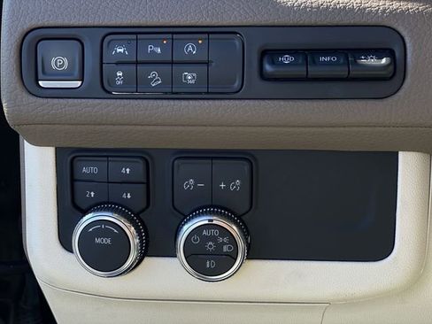 Used 2023 GMC Yukon Denali image 26
