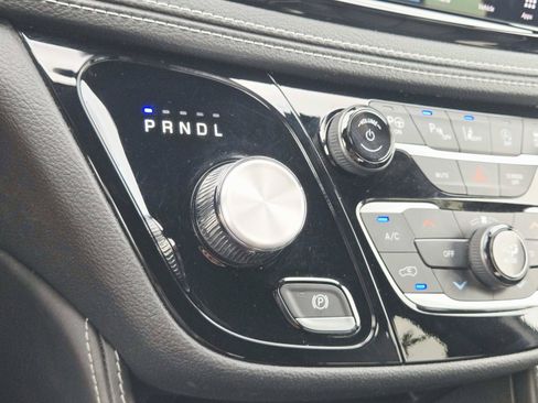Used 2025 Chrysler Pacifica Limited FWD image 35