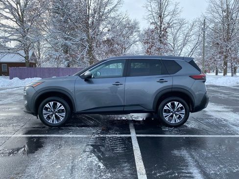 Used 2023 Nissan Rogue SV image 4